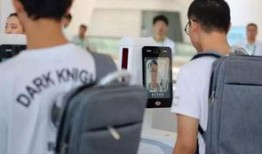 华人登机爆料新闻视频